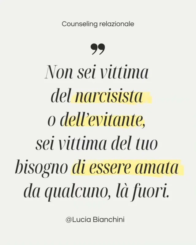 Perché resti dove non ti senti amata? 💔

Ci hanno insegnato a cercare il colpevole: narcisista, evitante, manipolatore.
E certo, esistono. Ma se continui ad attirare persone che ti fanno rincorrere, giustificare e aspettare...

Forse il problema non è solo chi trovi.
È il bisogno disperato di sentirti amata attraverso qualcun altro.

Finché il tuo valore dipenderà dall'amore che ricevi, sarà difficile vivere relazioni sane.

La vera domanda non è "perché lui/lei è così?", ma "perché resto?".

Nei commenti ti ho lasciato i link agli approfondimenti (purtroppo non cliccabili). 
Se ti interessa riceverli in DM, scrivi quale tema ti colpisce di più: NARCISISTA, EVITANTE o ANSIA IN COPPIA. 
Ti rispondo subito